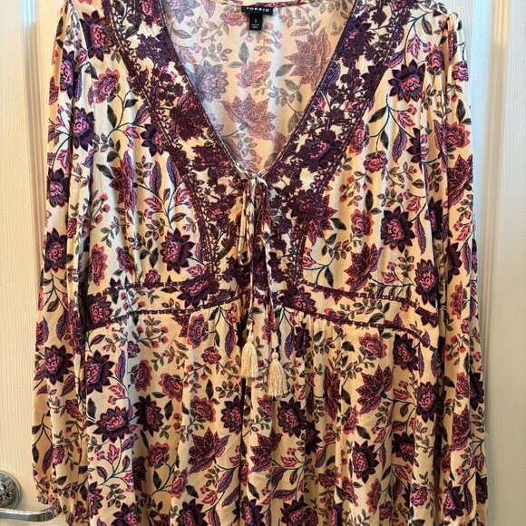 TORRID Babydoll Rayon Crepe Embroidered Lace-Up Top Plus Size 1X Boho - Picture 2 of 11